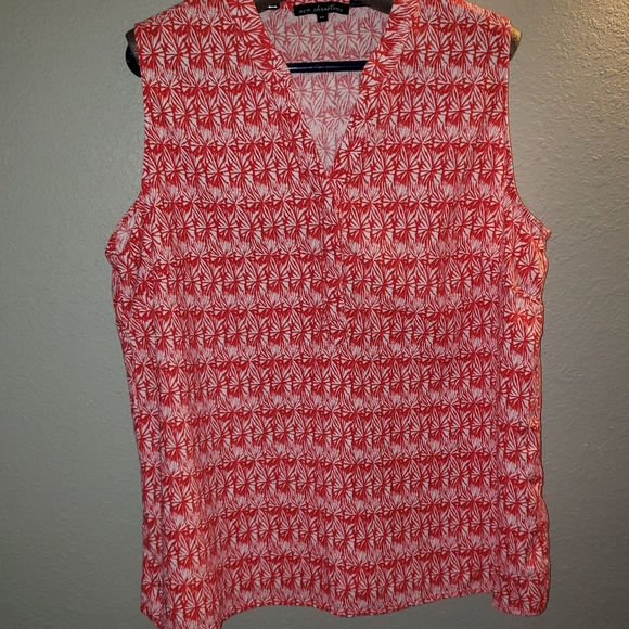 Sleeveless top - Picture 1 of 4